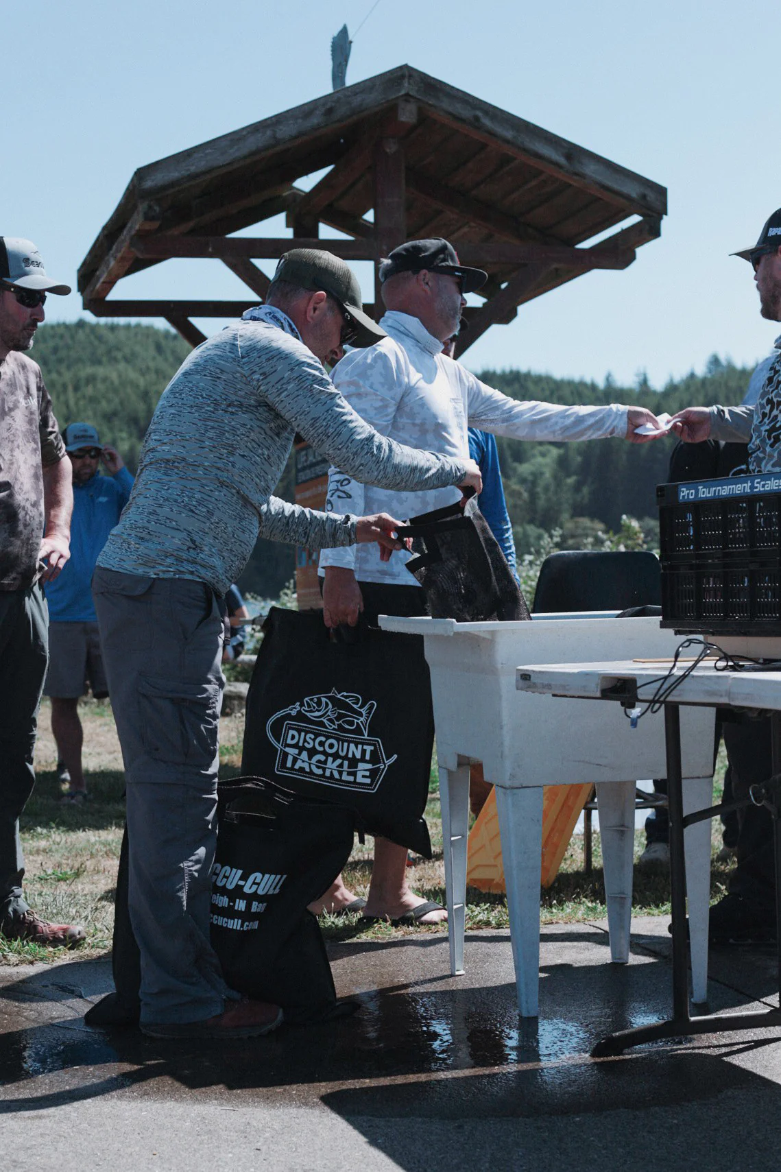 Discount Tackle x Accu-Cull Tournament Weigh-IN Bag w/ Mesh Liner - Image 5